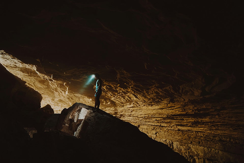 Spéléologie : quelle lampe frontale choisir ?